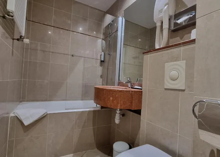 Hotell France Eiffel 3*