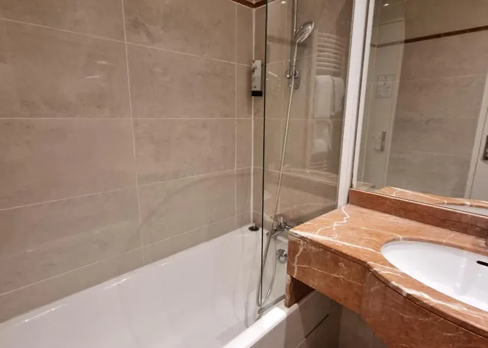 Hotell France Eiffel 3*